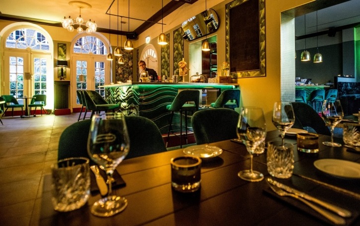 Hamburg Museum, am Holstenwall Ein bisschen Chi Chi ein bisschen Co Co. Ein Ort zwischen Büro und Blankenese! Mitten in der Stadt abseits vom hektischen Alltag! Bastion Szene Bar, Mittagstisch, Sonntags Brunch, Musik&Dance, MuseumsCafe, Eventlocation