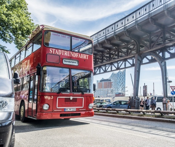 Stadtbild Rote Doppeldecker Ubahnlinie Nr3 Elbphilharmonie