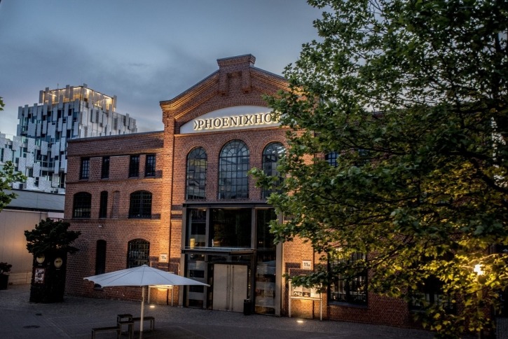 altes Fabrikgebäude Phoenixhof mit Neubau in Altona