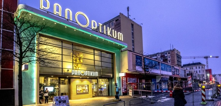 Das Panoptikum 2014 mit den ESSOhäusern als Nachbarn kurz vor dem Abriss