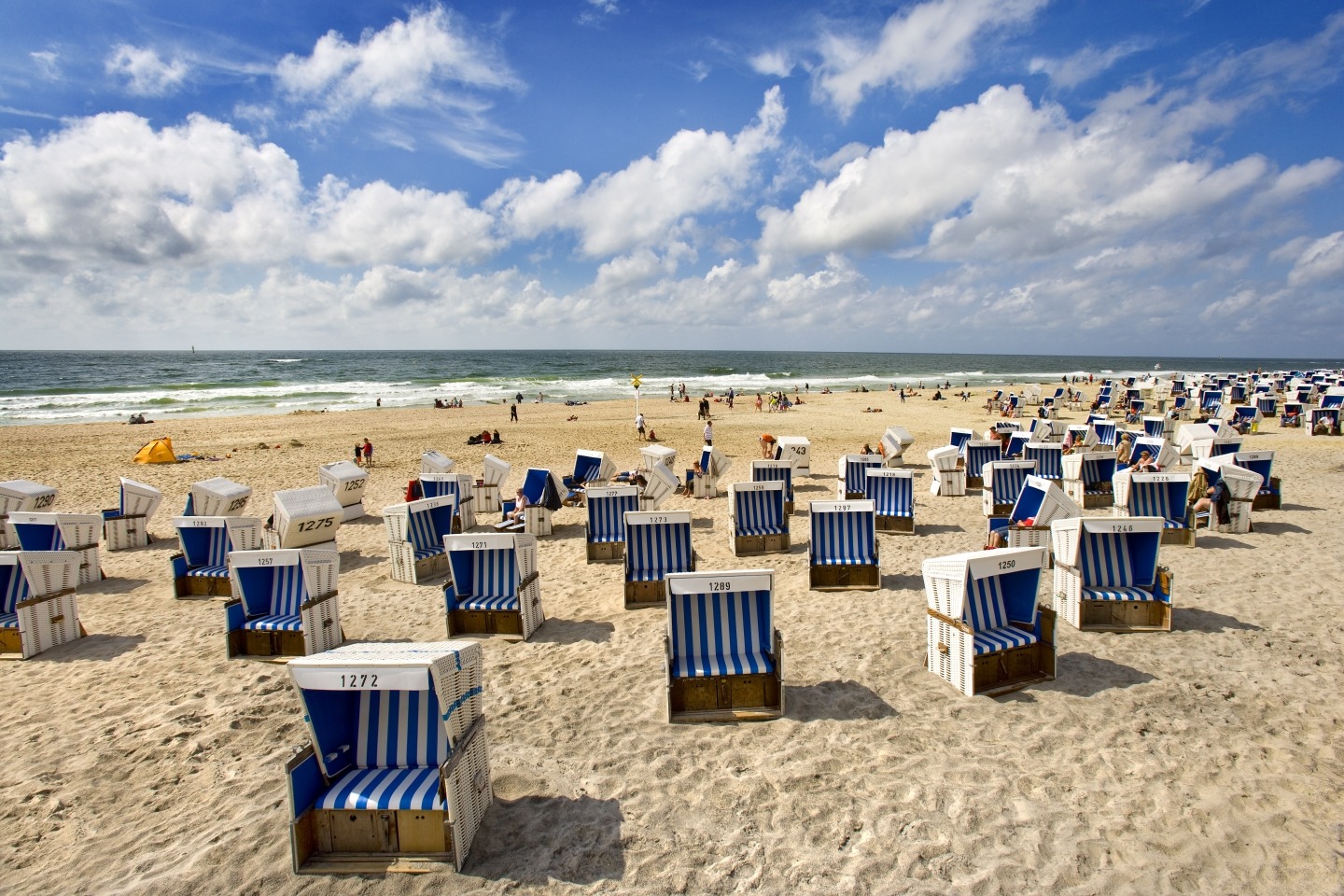 Strandkörbe am Strand von Westerland, Sylt ©Sabine Bandow