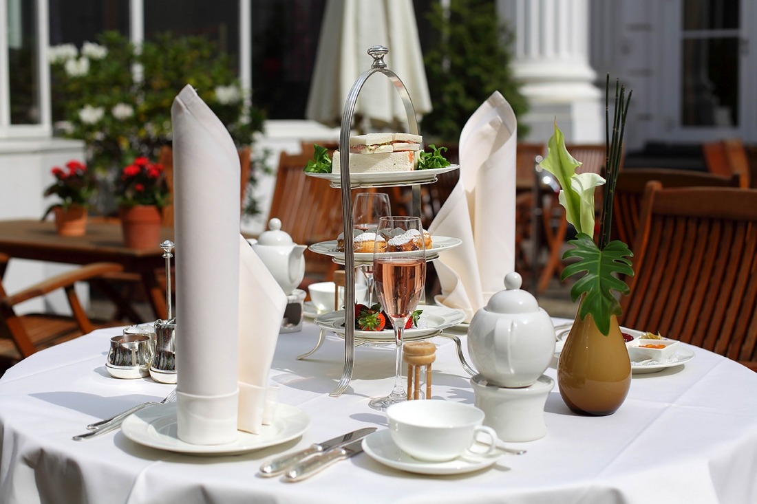Tea Time: gedeckter Tisch im Atlantic
